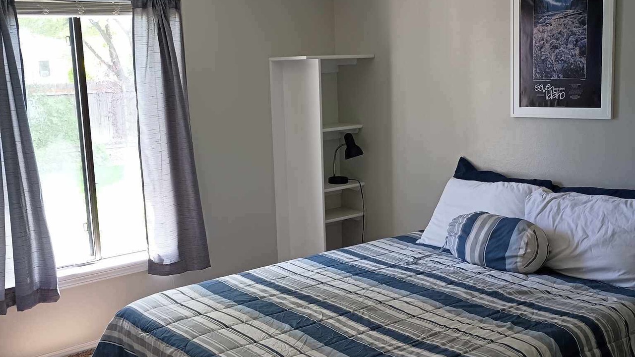 Photo of Bedroom in Maple Grove - Franklin