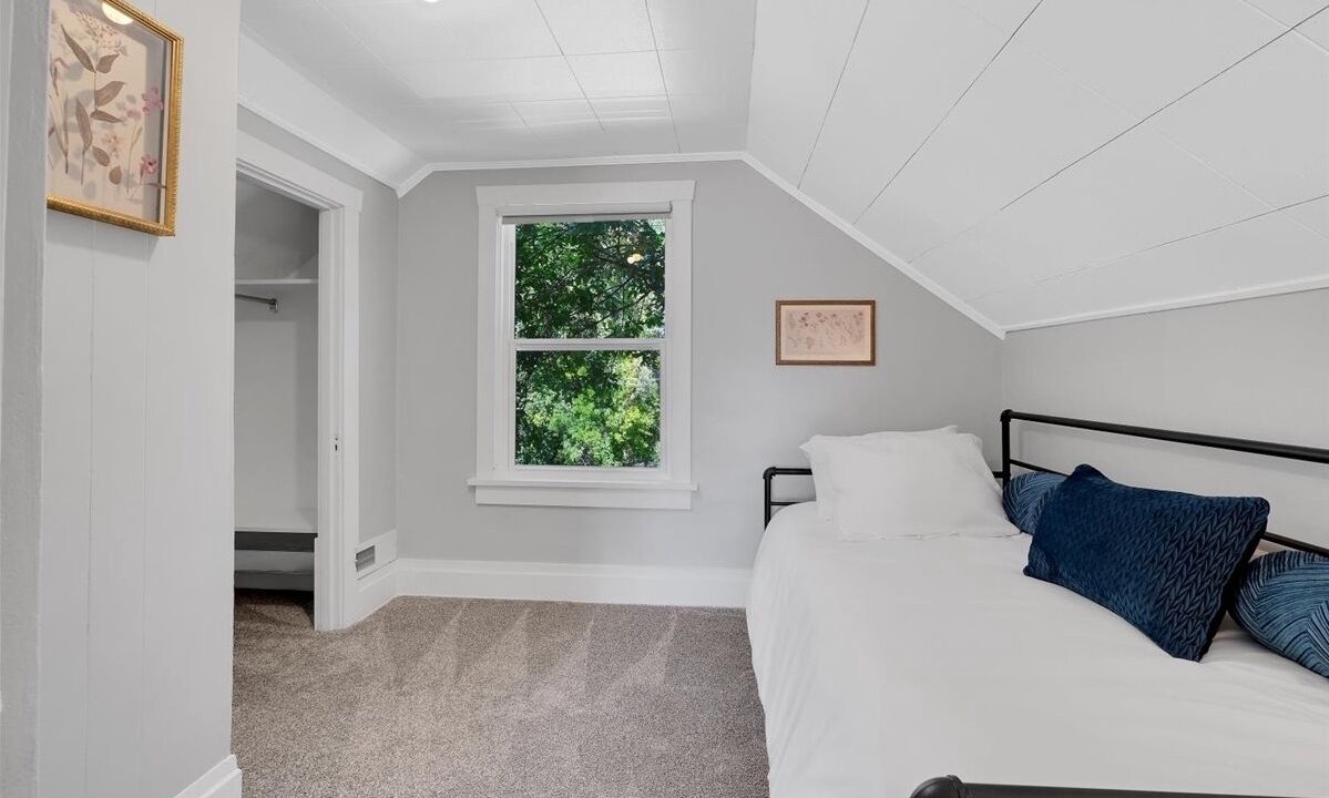 Photo of Bedroom in Logan