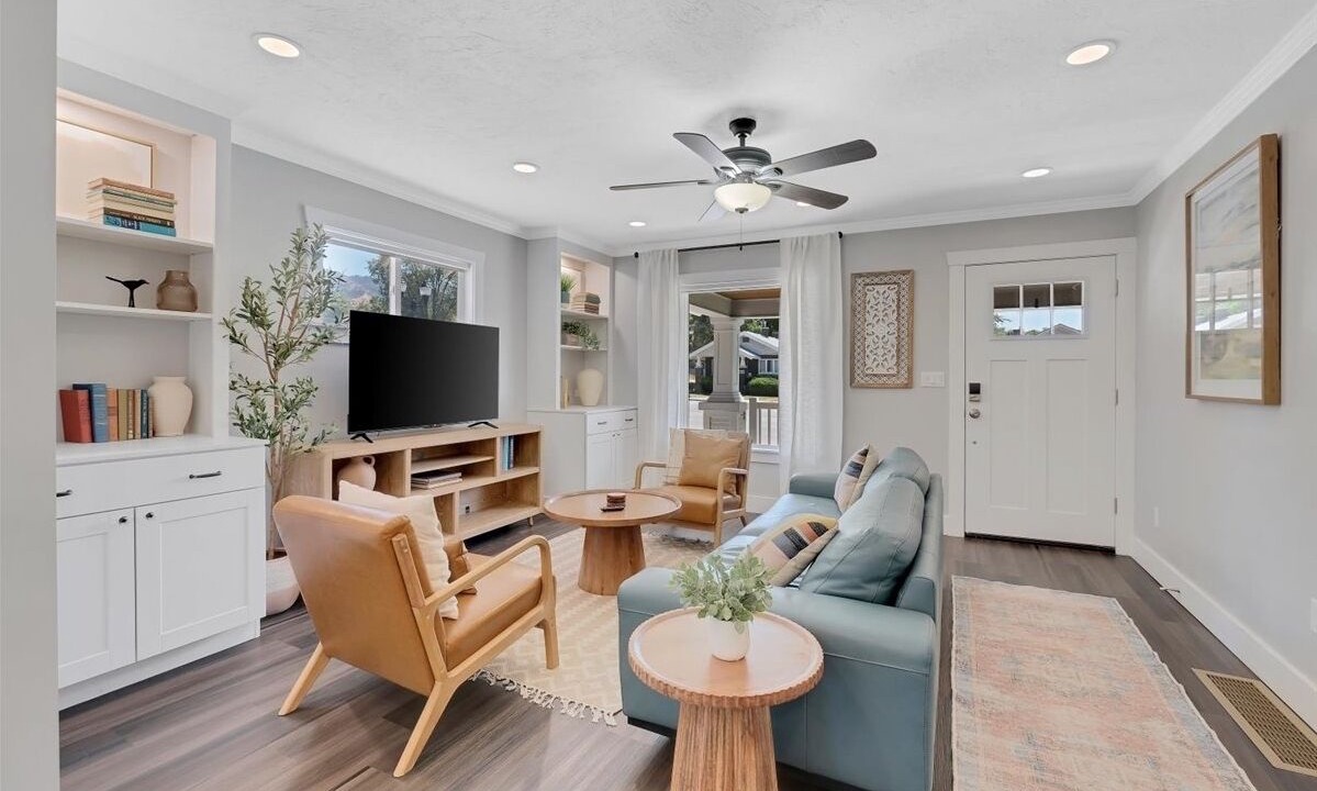 Photo of Livingroom in Logan