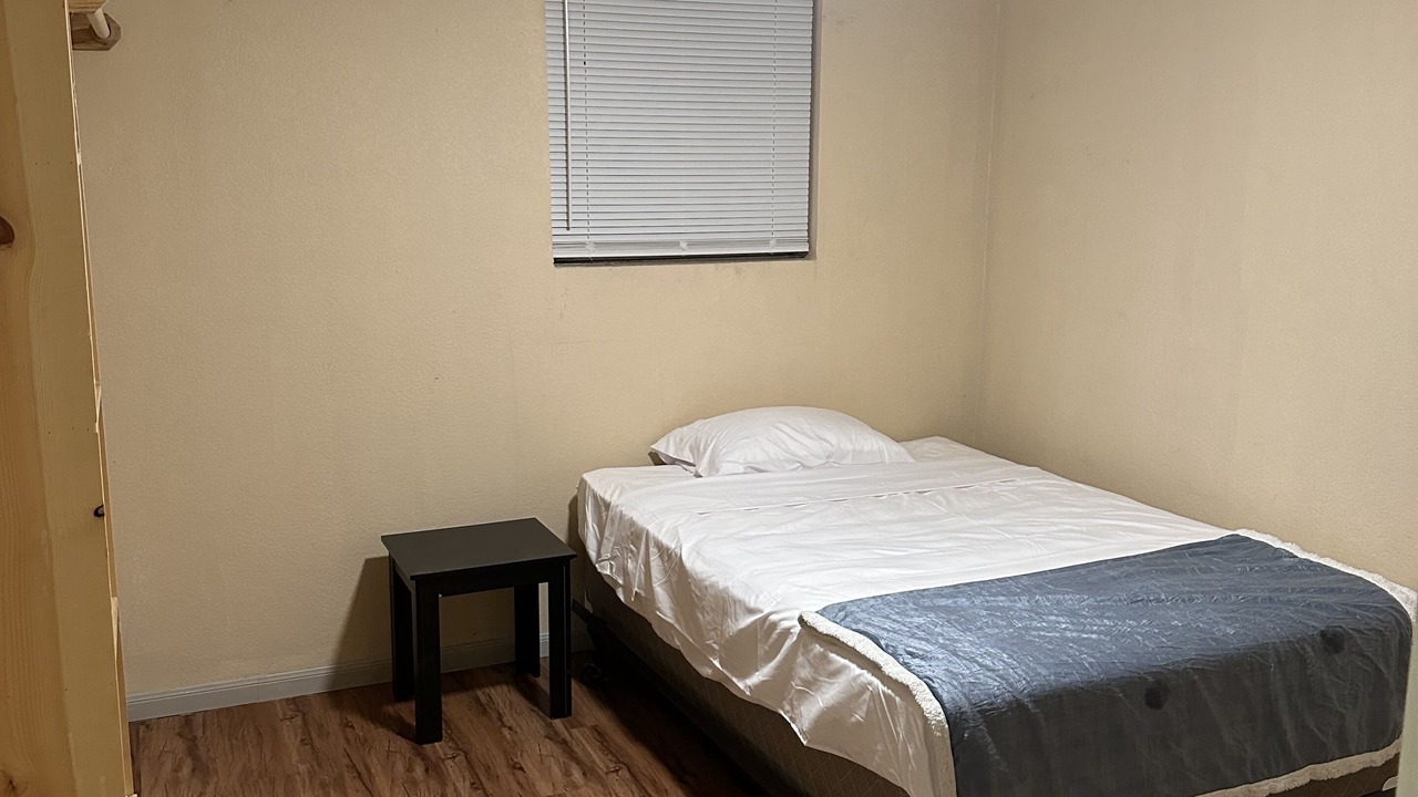 Photo of Bedroom in Lakeview  Jefferson County