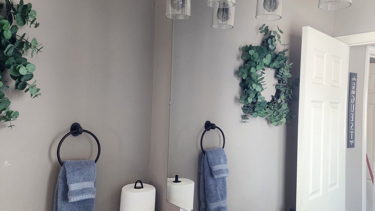 Photo of Bathroom in Lincoln County