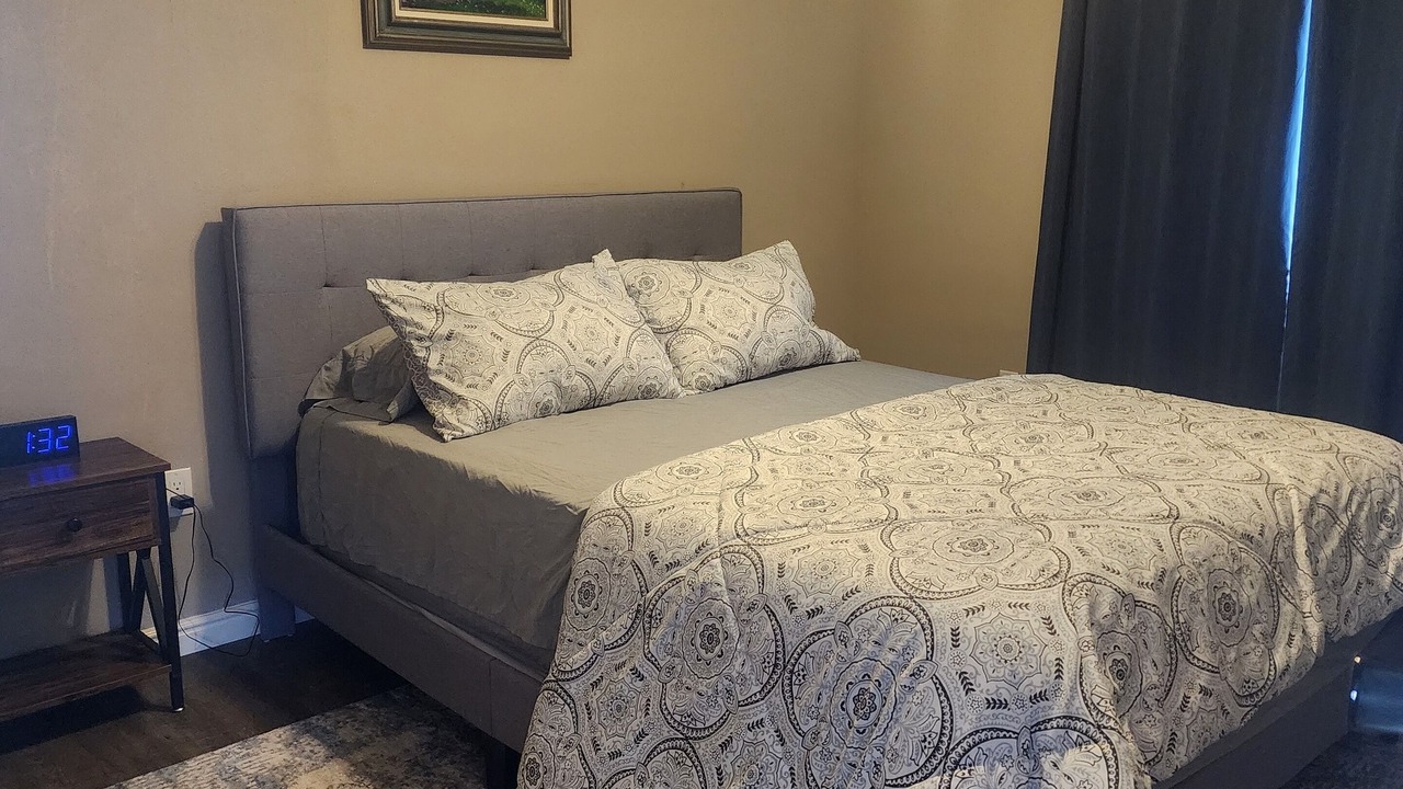 Photo of Bedroom in Lincoln County