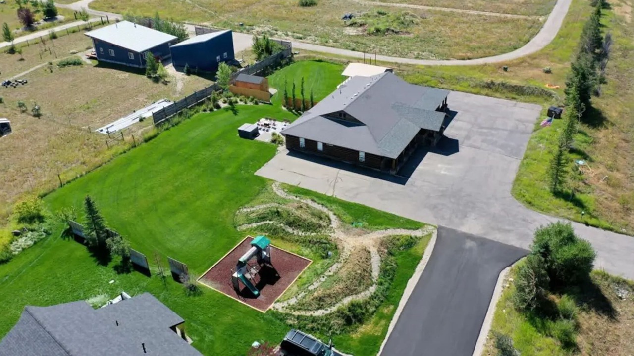 Photo of Outdoor in Leigh Creek Estates