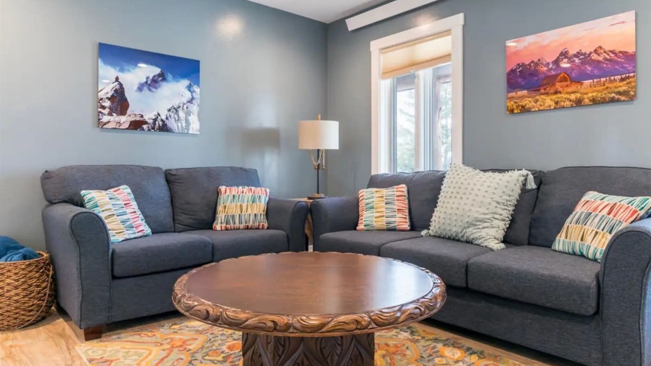 Photo of Livingroom in Leigh Creek Estates