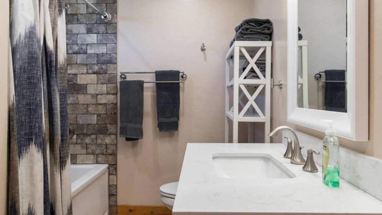 Photo of Bathroom in Leigh Creek Estates