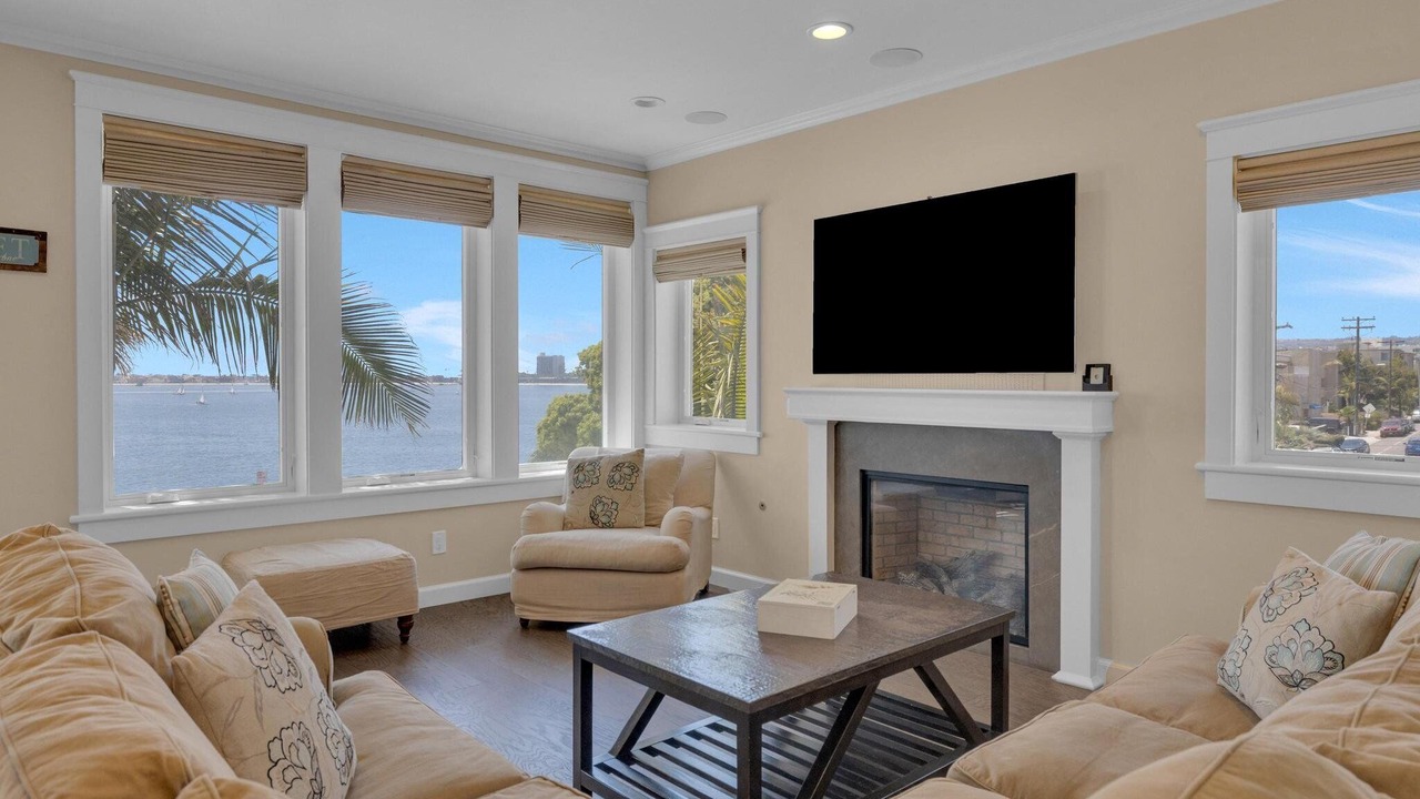 Photo of Livingroom in Crown Point
