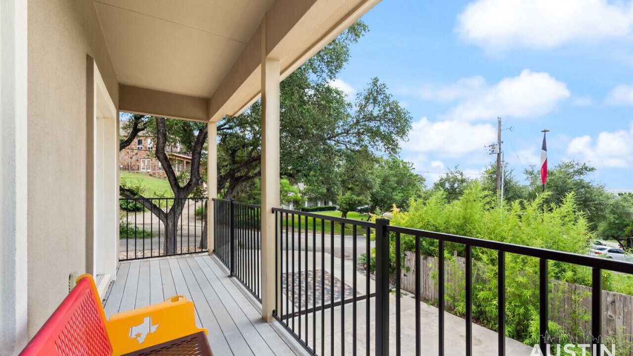 Photo of Patio Balcony in Hughes Park Lake