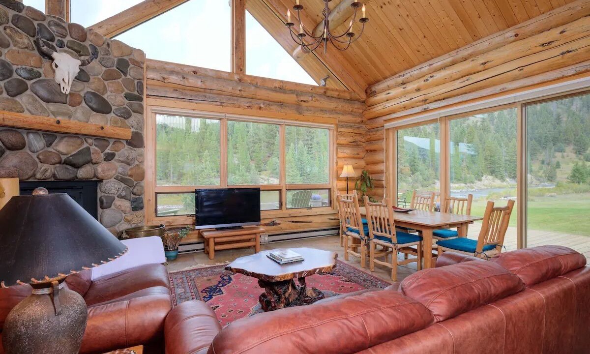 Photo of Livingroom in Gallatin Gateway