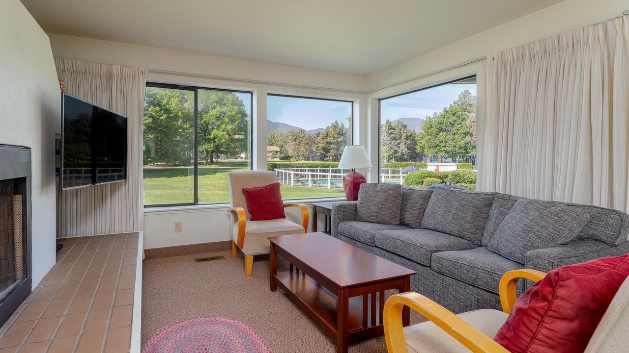 Photo of Livingroom in Wapato Point