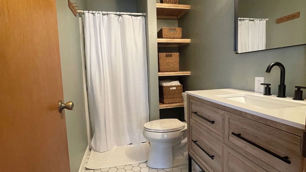 Photo of Bathroom in Emigrant