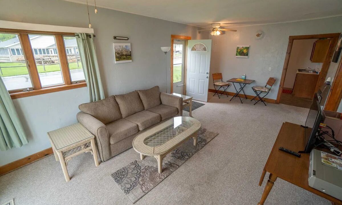 Photo of Livingroom in Kelleys Island