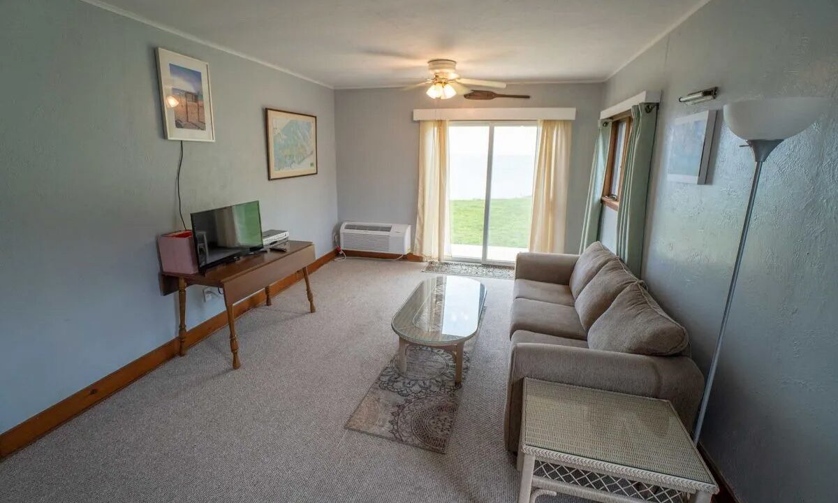 Photo of Livingroom in Kelleys Island