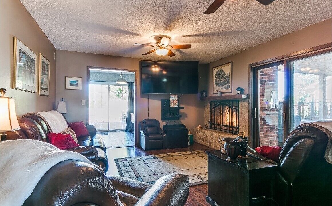 Photo of Livingroom in Ames