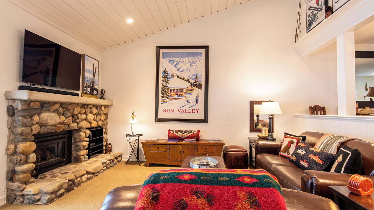 Photo of Livingroom in Elkhorn Village