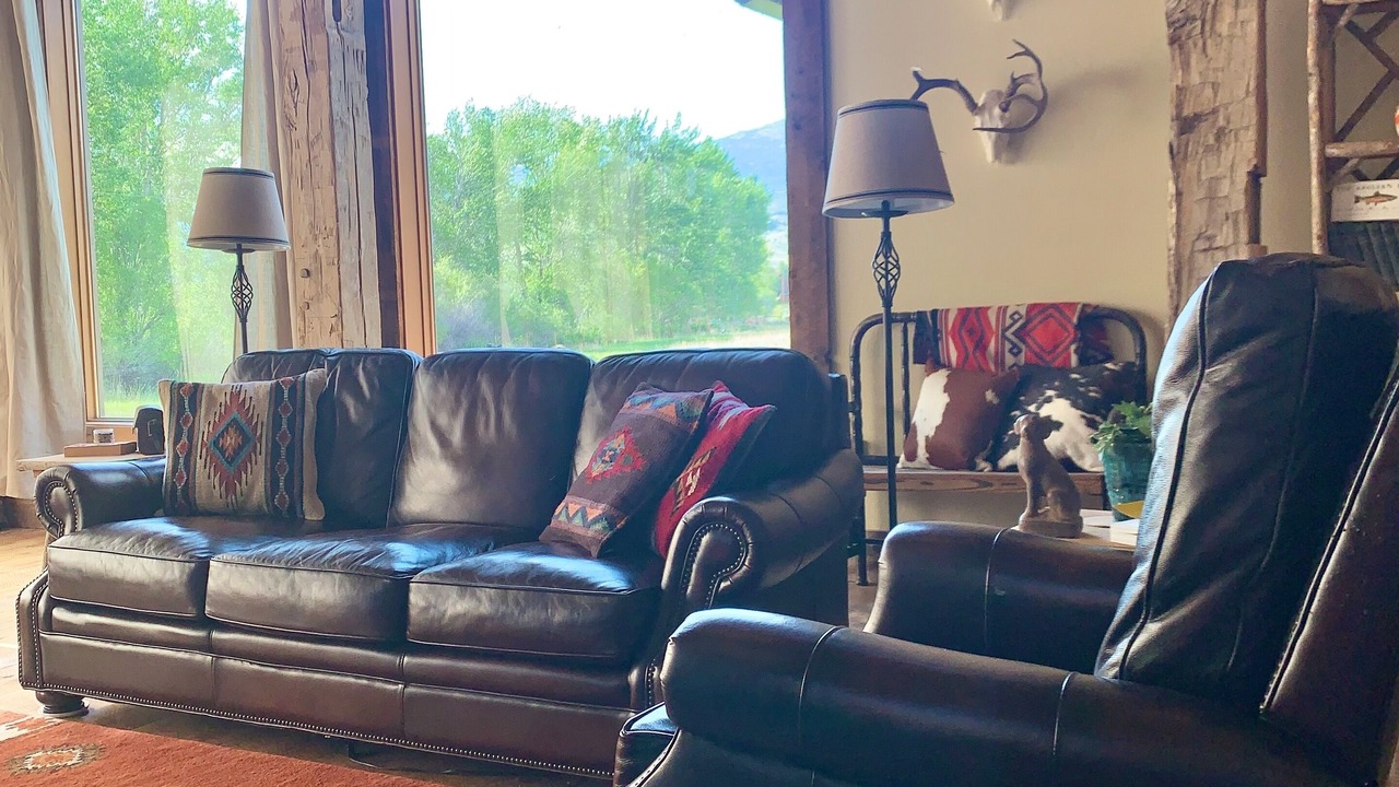 Photo of Livingroom in Divide