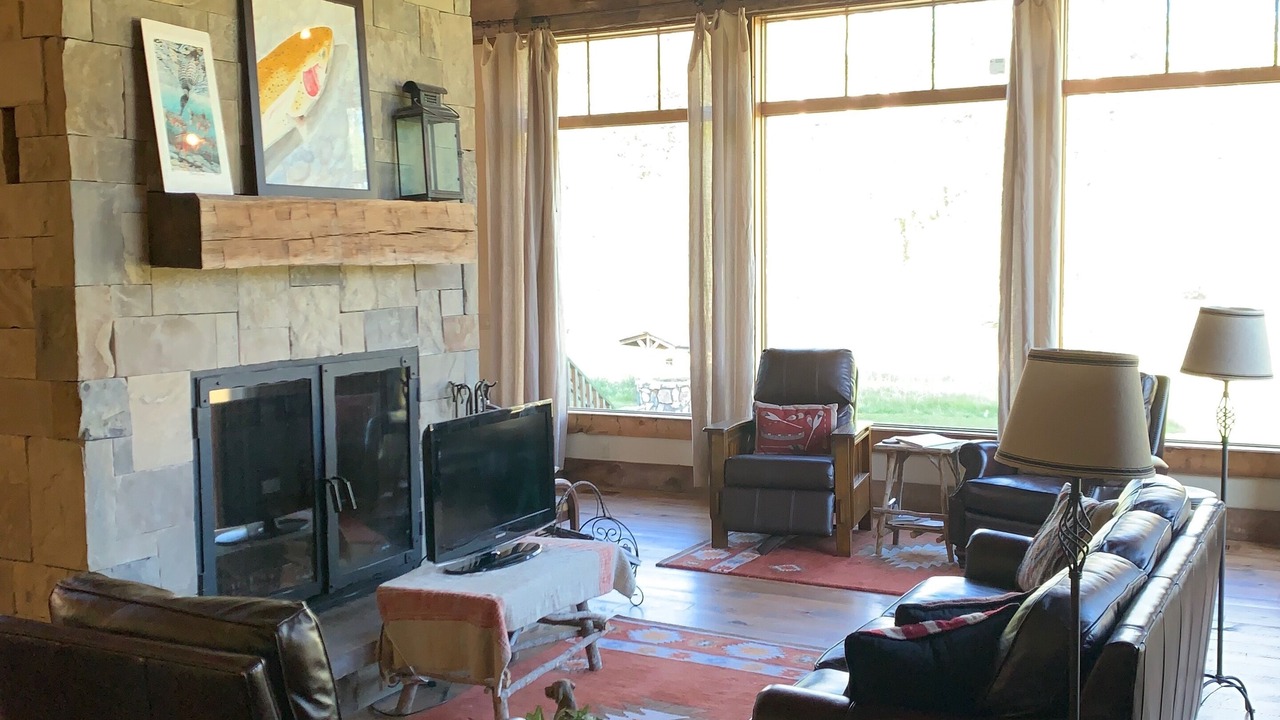 Photo of Livingroom in Divide