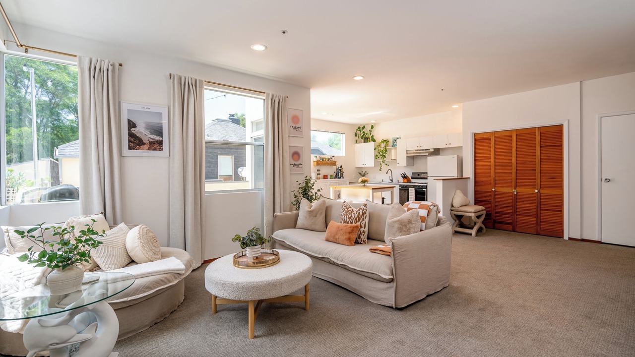 Photo of Livingroom in Calabasas