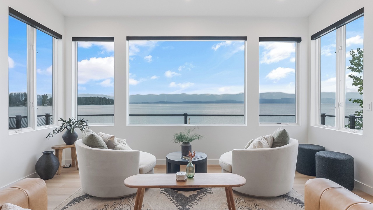 Photo of Livingroom in Lakeside