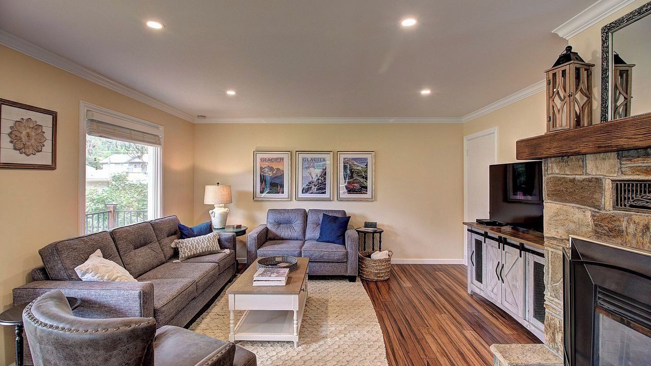 Photo of Livingroom in Woods Bay