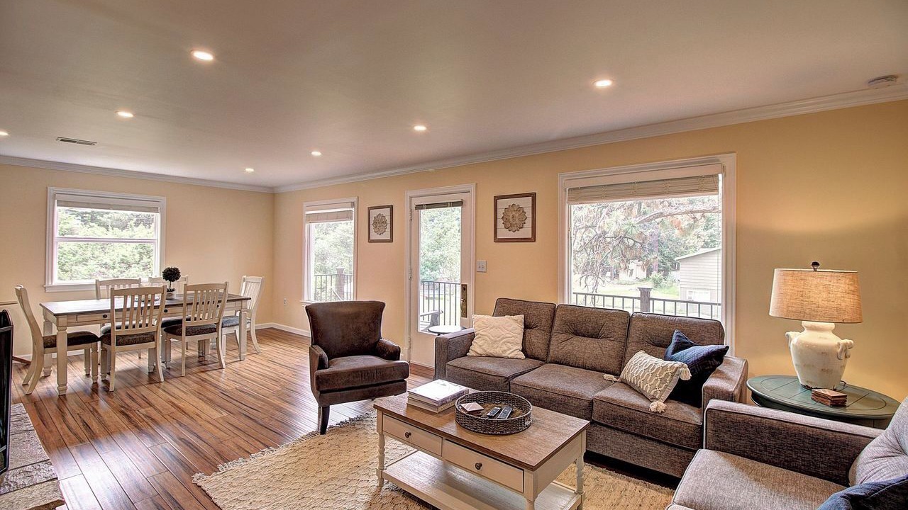 Photo of Livingroom in Woods Bay