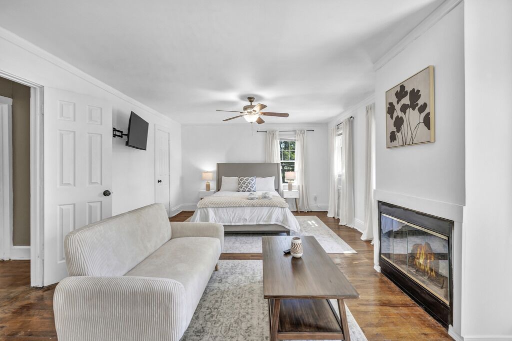 Photo of Livingroom in Cleveland Heights