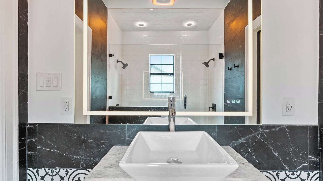 Photo of Bathroom in East Cesar Chavez