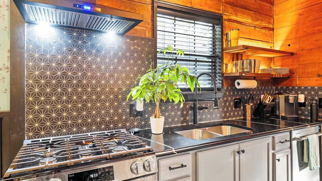 Photo of Kitchen in East Cesar Chavez