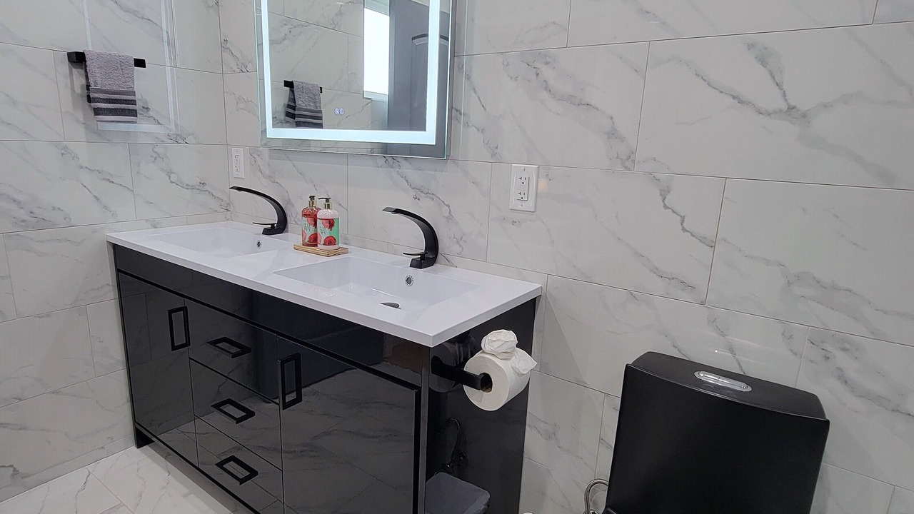 Photo of Bathroom in Los Angeles