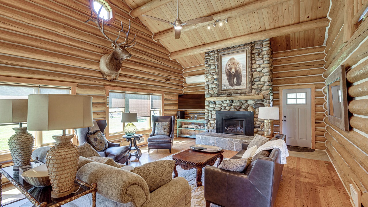 Photo of Livingroom in Custer County