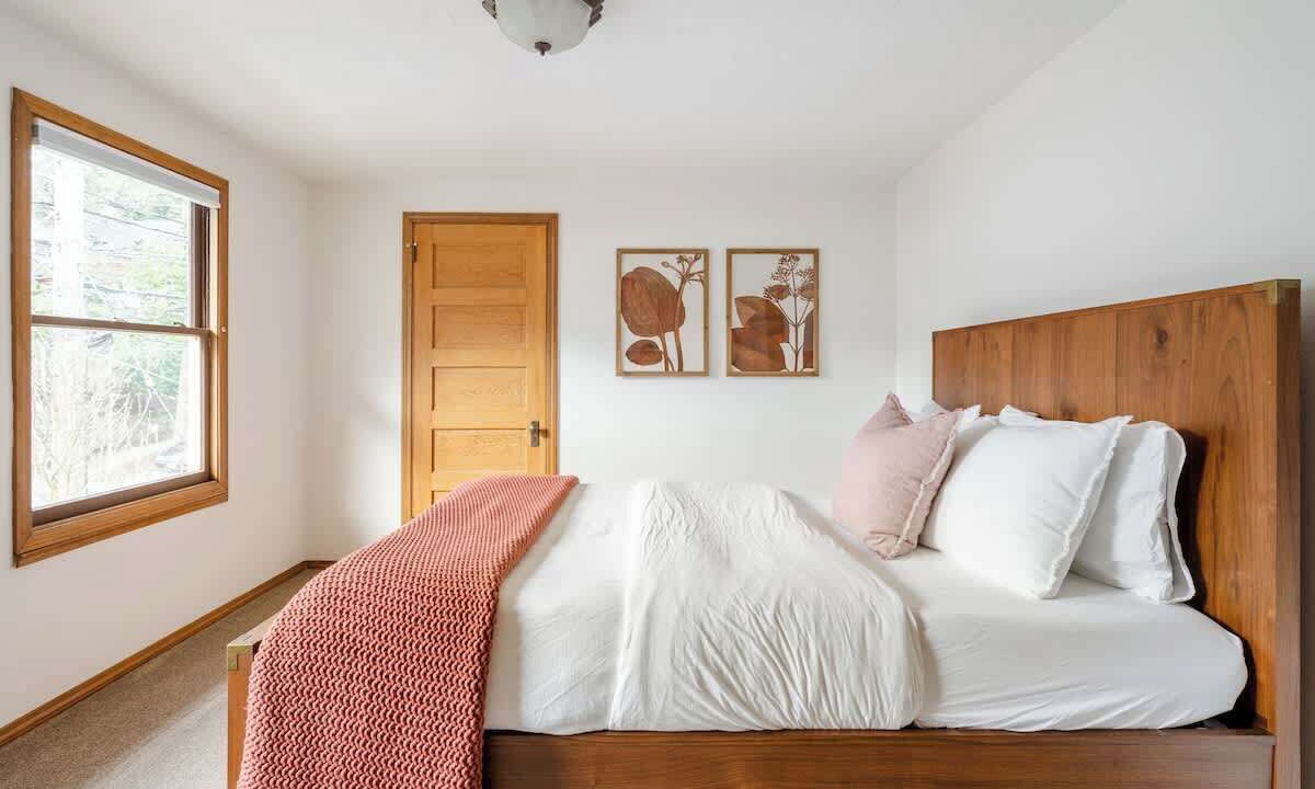 Photo of Bedroom in Goose Hollow