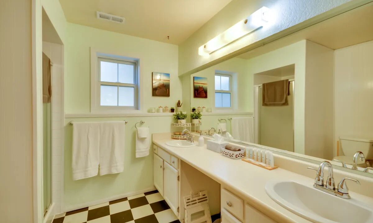 Photo of Bathroom in Rimrock