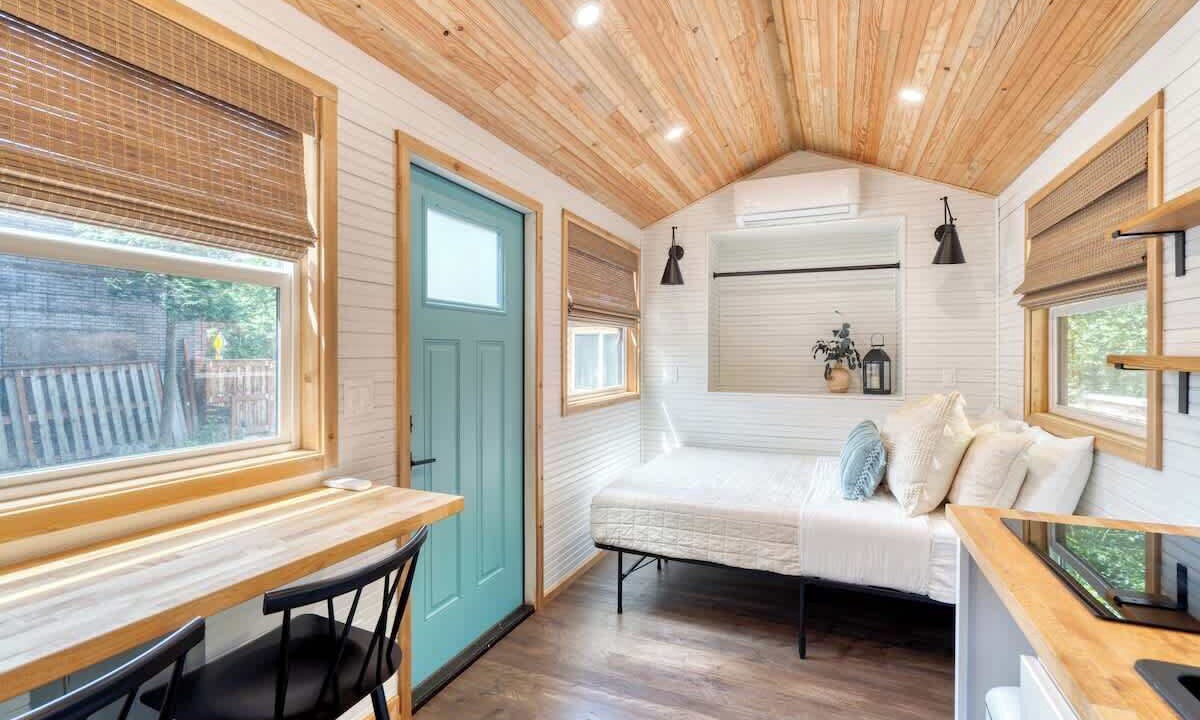 Photo of Bedroom in Hosford-Abernethy