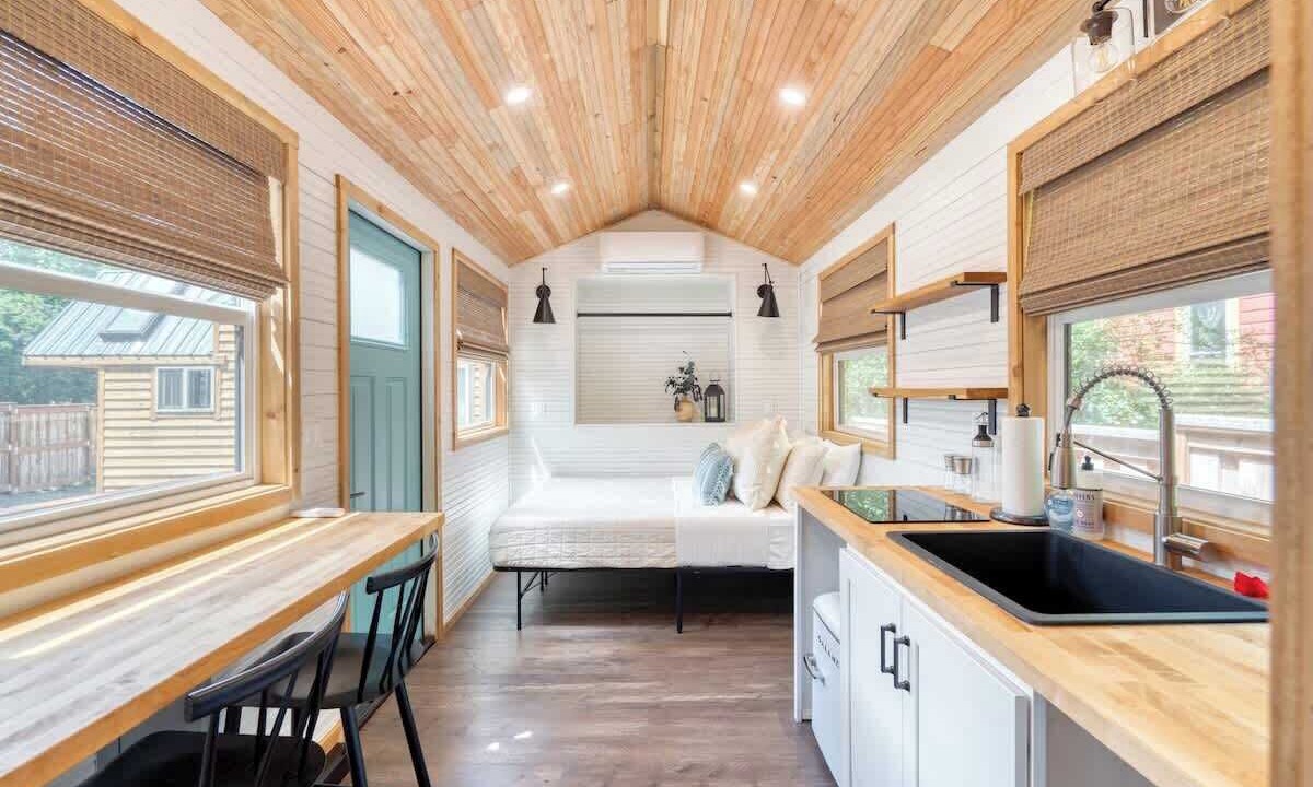 Photo of Bedroom in Hosford-Abernethy