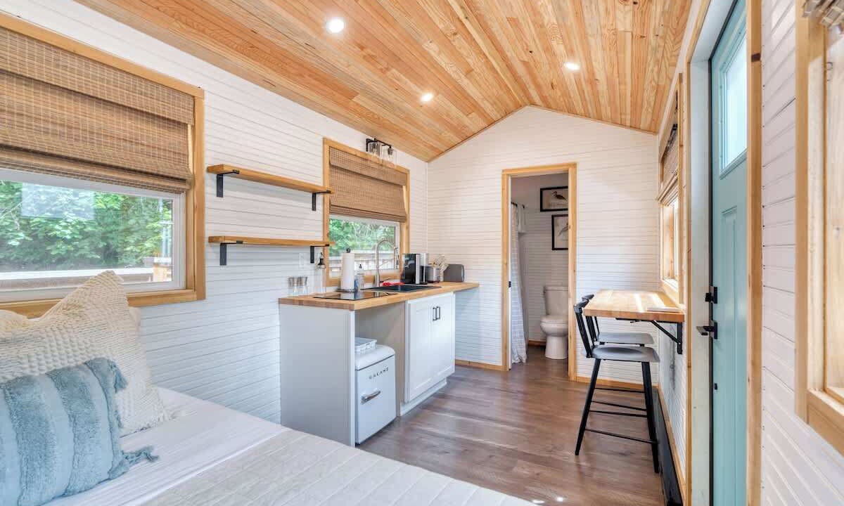 Photo of Bedroom in Hosford-Abernethy