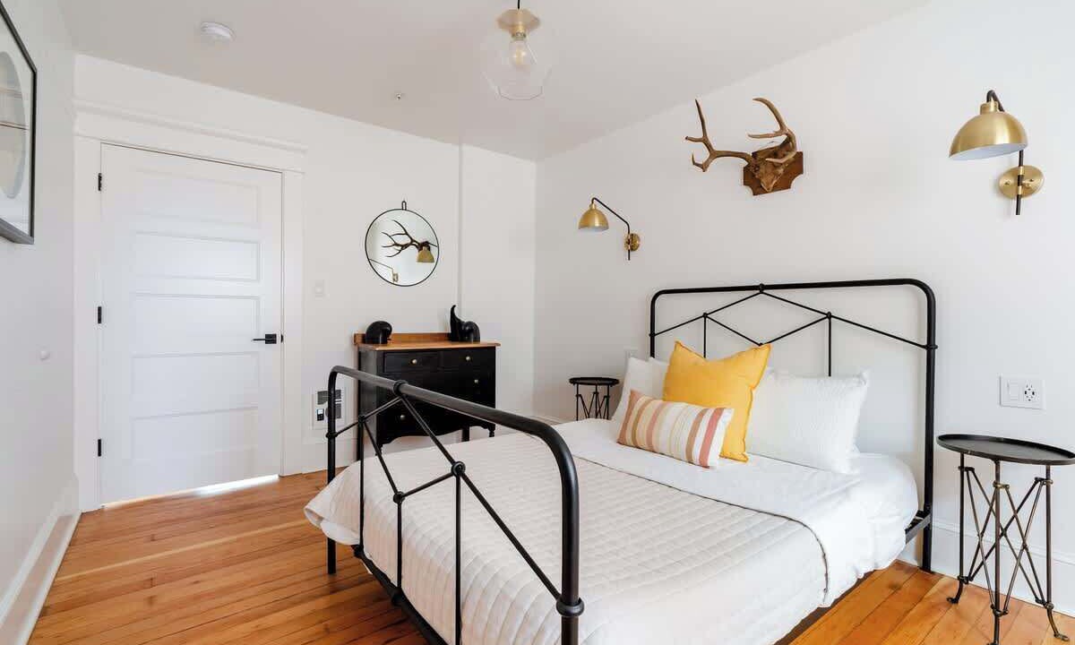 Photo of Bedroom in Goose Hollow