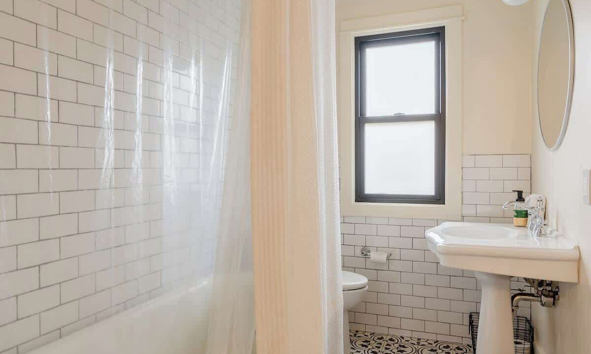 Photo of Bathroom in Hosford-Abernethy