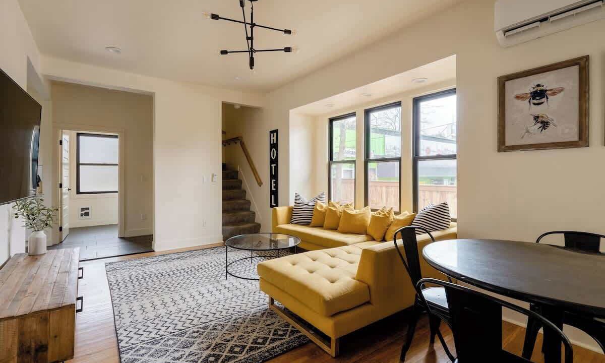 Photo of Livingroom in Hosford-Abernethy