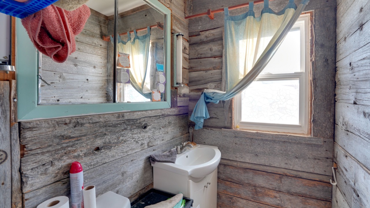 Photo of Bathroom in Lindsay