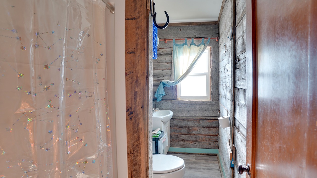 Photo of Bathroom in Lindsay