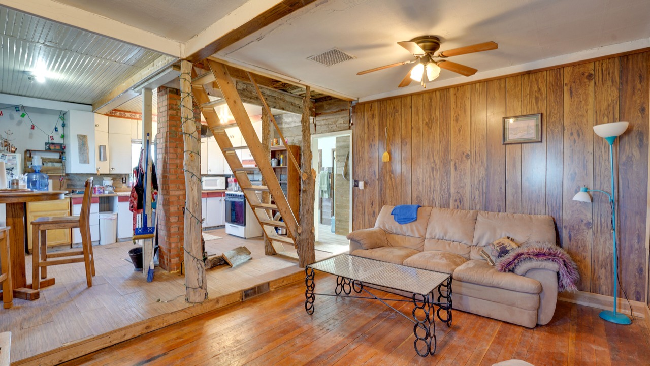 Photo of Livingroom in Lindsay