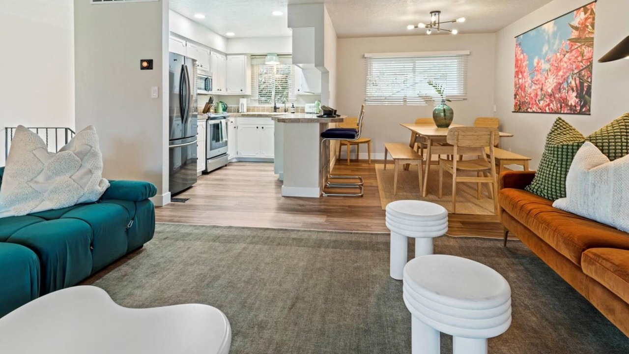 Photo of Livingroom in Central Rim