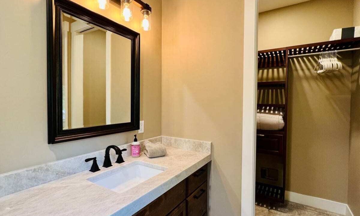 Photo of Bathroom in Lakeside