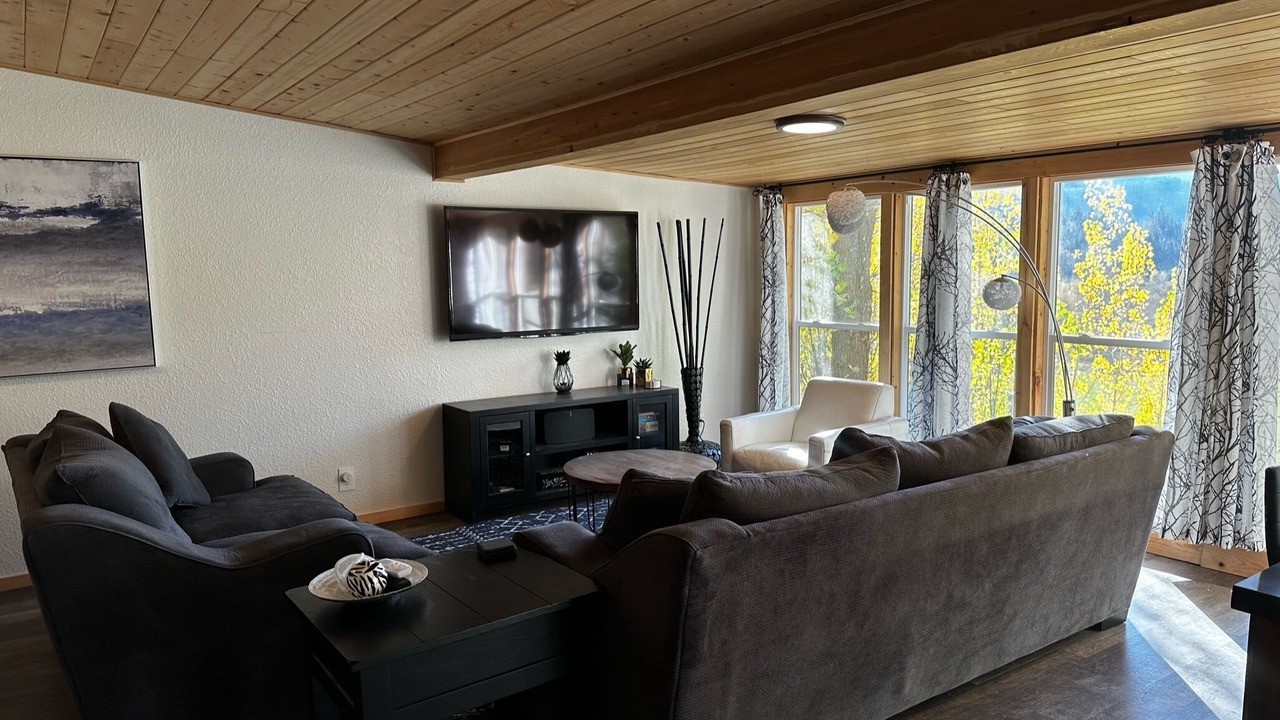 Photo of Livingroom in Garden Valley