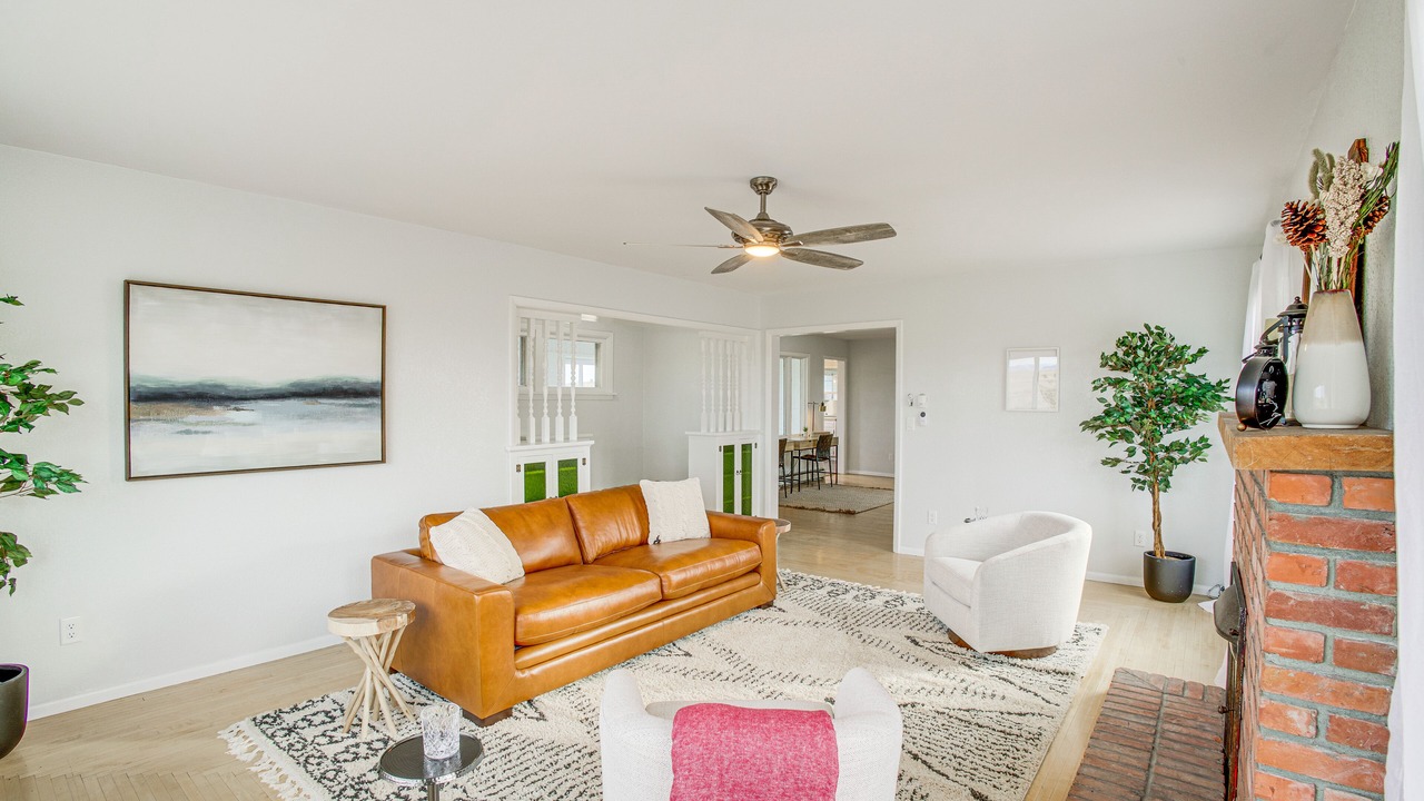 Photo of Livingroom in Golden Valley County