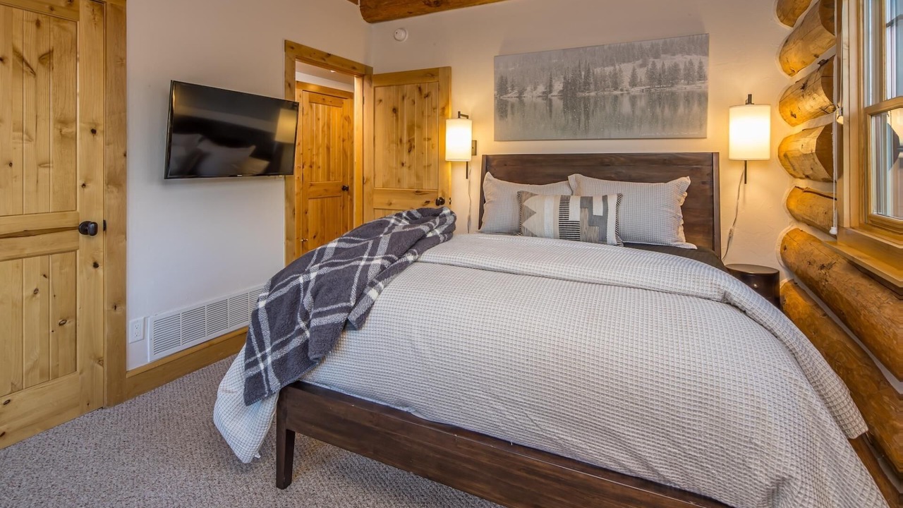 Photo of Bedroom in Powder Ridge