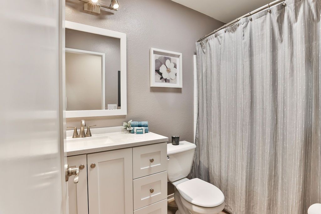 Photo of Bathroom in Eastlake Greens