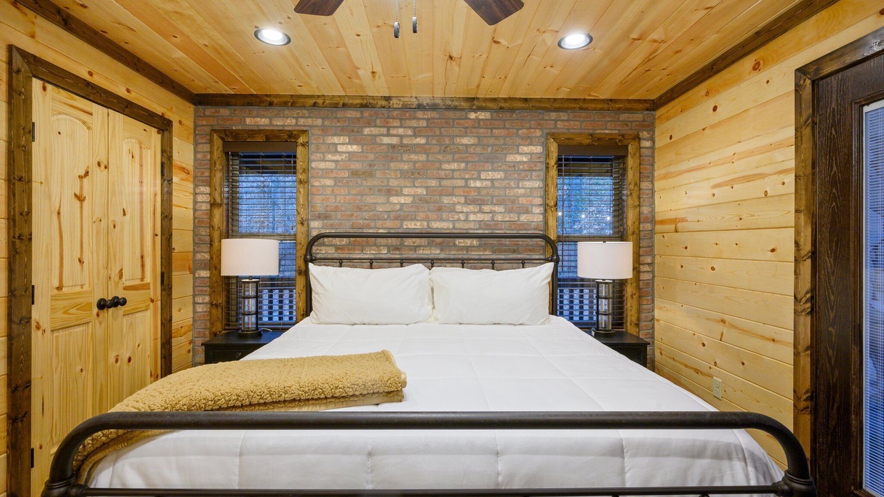 Photo of Bedroom in Hochatown