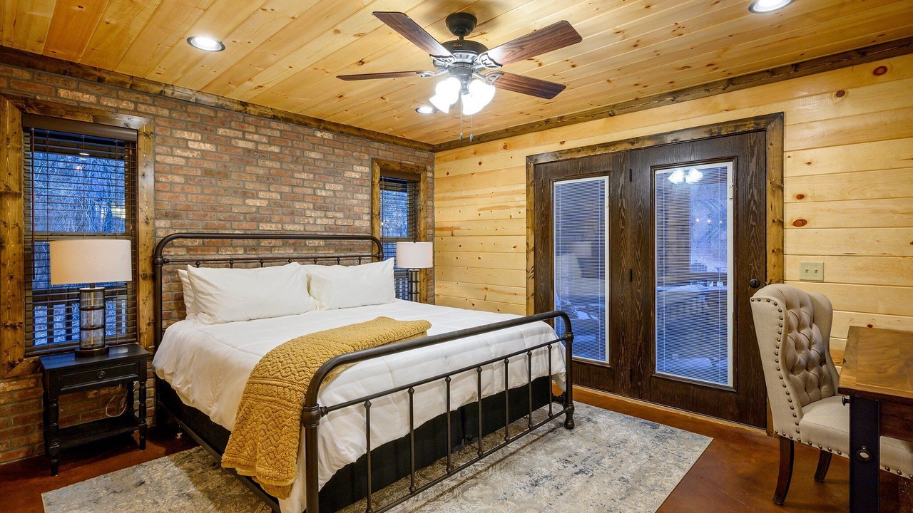 Photo of Bedroom in Hochatown