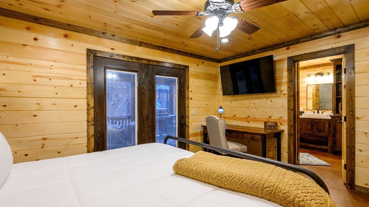 Photo of Bedroom in Hochatown