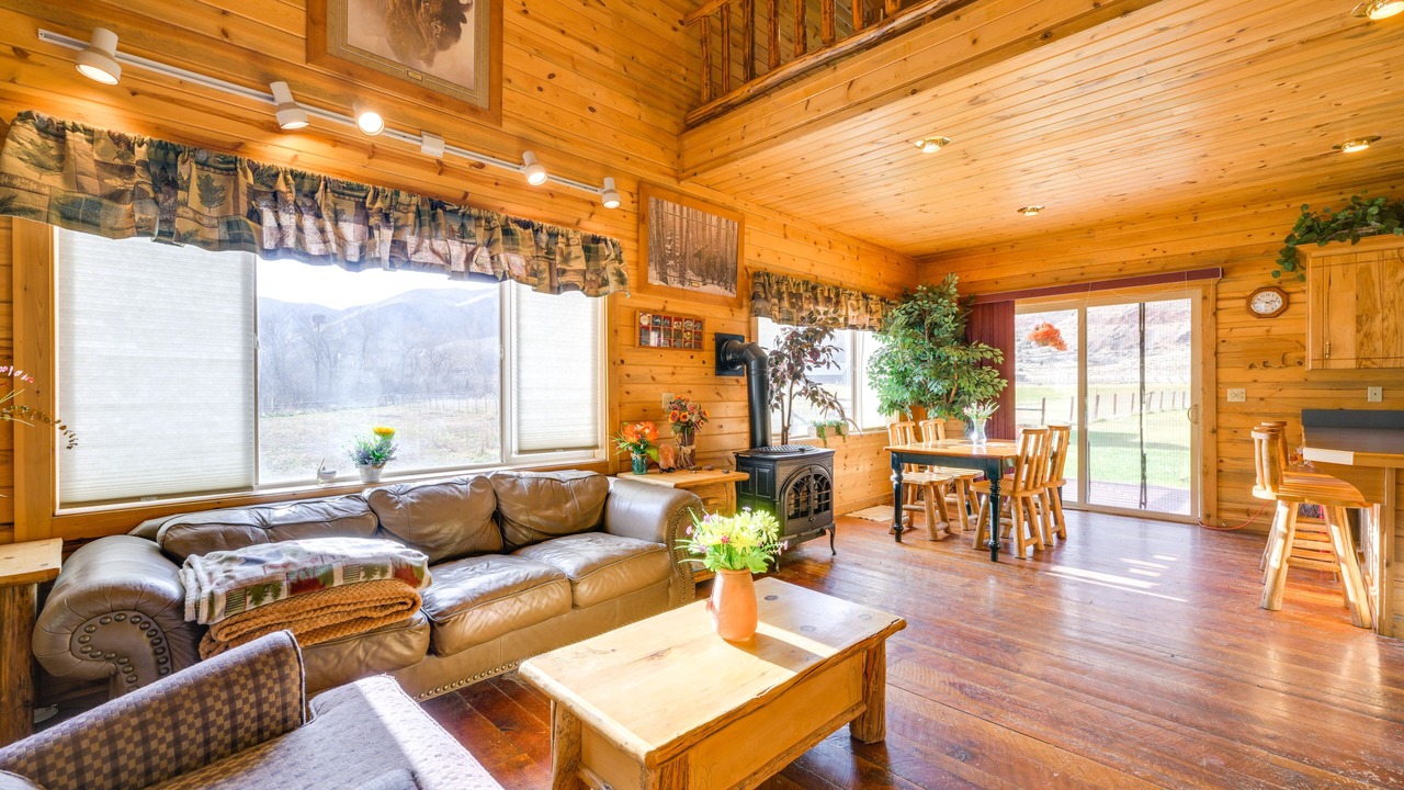 Photo of Livingroom in Salmon